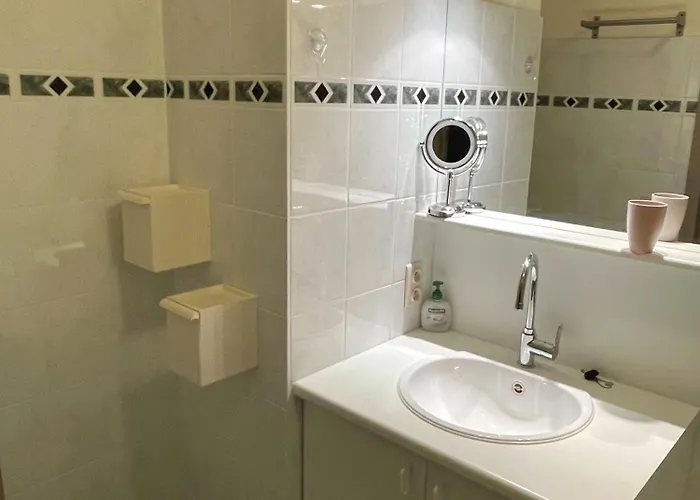 Stylish With A Swimming Pool By The Sea T129 Oostende